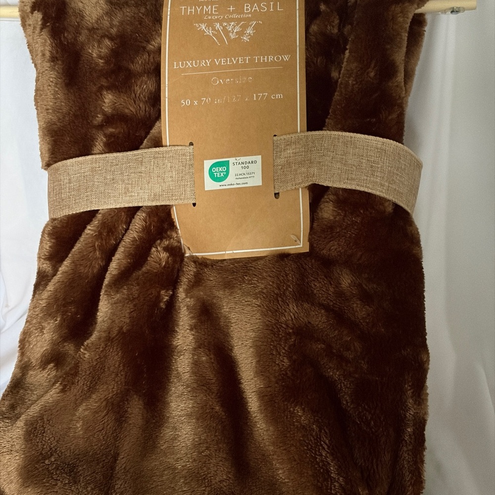Thyme + Basil Luxury Collection Velvet Throw ~  50 x 70 ~ Chocolate Brown ~ NWT